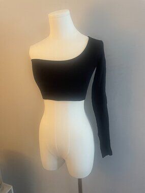 PrettyLittleThing Black One Shoulder Long Sleeve Crop Top - Small